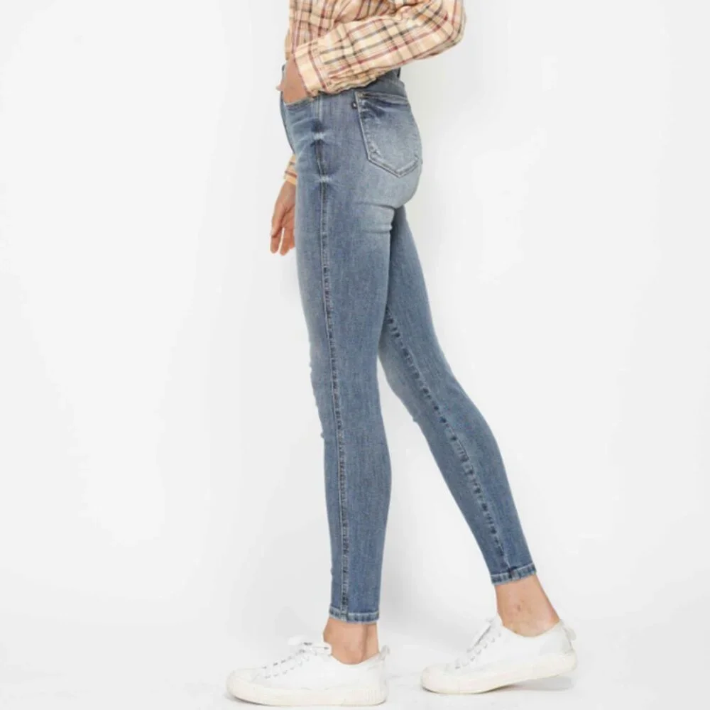 Judy Blue Light Blue High-Rise Skinny Jeans